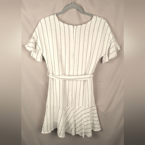 She & Sky medium dress with tie waist and zipper back, ruffle sleeves and skirt - Picture 5 of 7